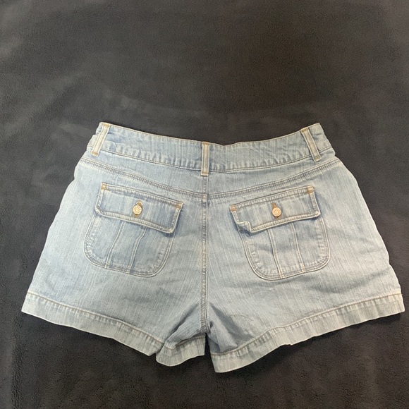 Light blue feminine shorts, perfect condition, barely worn - Picture 2 of 2